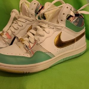 Nike Women's court force